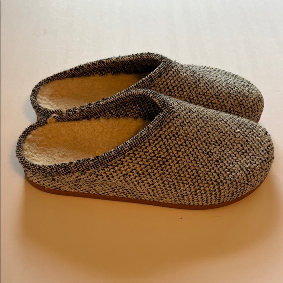 SOLD!!!!! Rothy's The Cozy Clog Black and White Vegan Women's Slippers - Picture 8 of 10